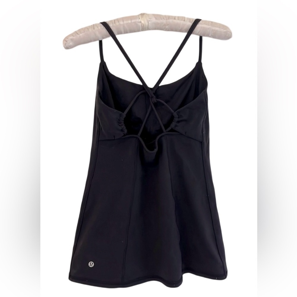 🎉2/$15 Lululemon black top size 4